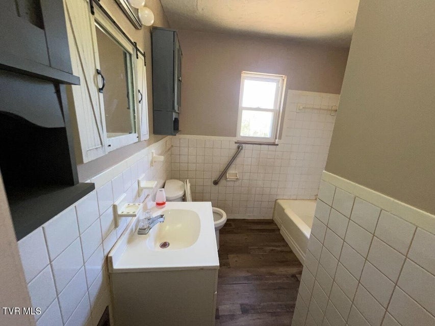 Photo #15: 1921 Hinkle Drive