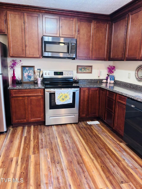 Photo #10: 1644 Redwood Drive