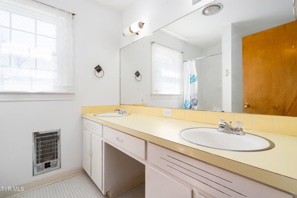 Photo #48: 248 Sunset Drive