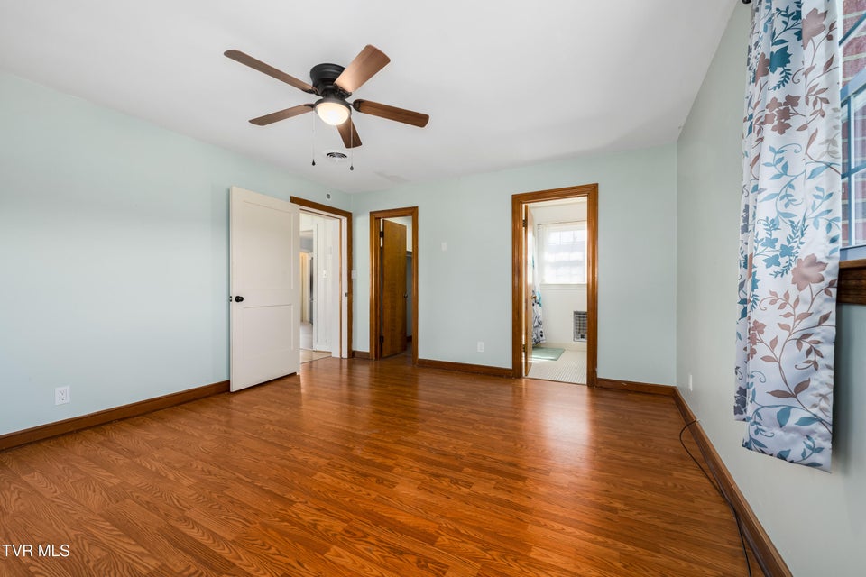 Photo #40: 248 Sunset Drive