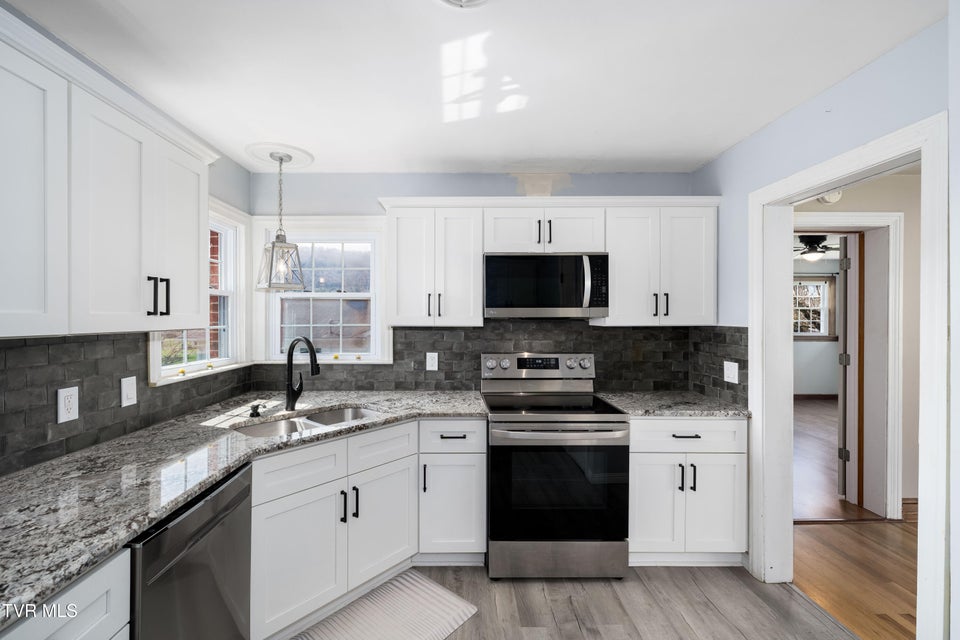 Photo #34: 248 Sunset Drive