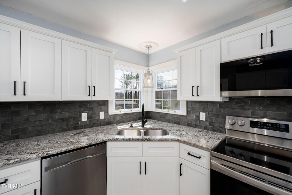 Photo #32: 248 Sunset Drive