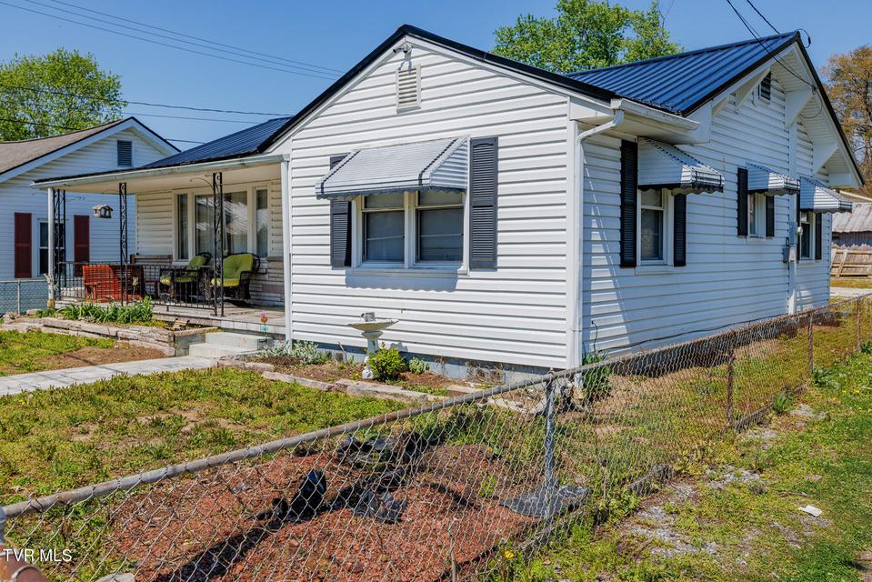 Photo #16: 204 Millpond Street