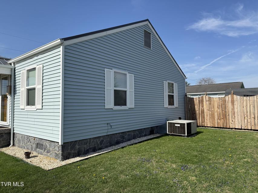 Photo #24: 709 2nd Street