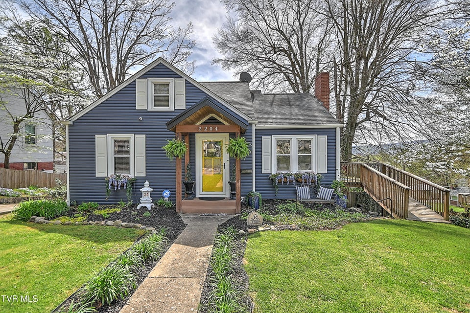 Photo #3: 2204 Cypress Street