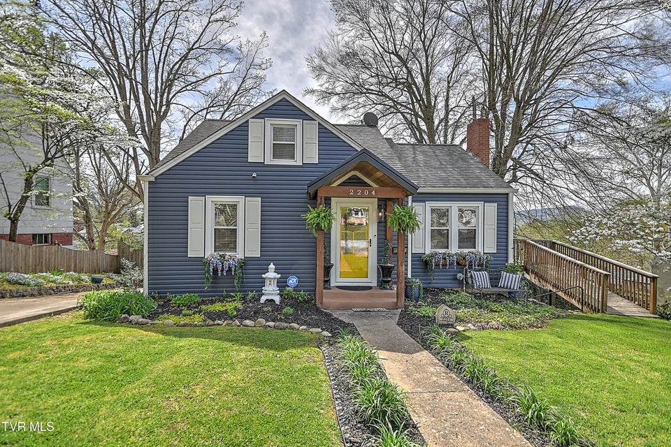 Photo #4: 2204 Cypress Street