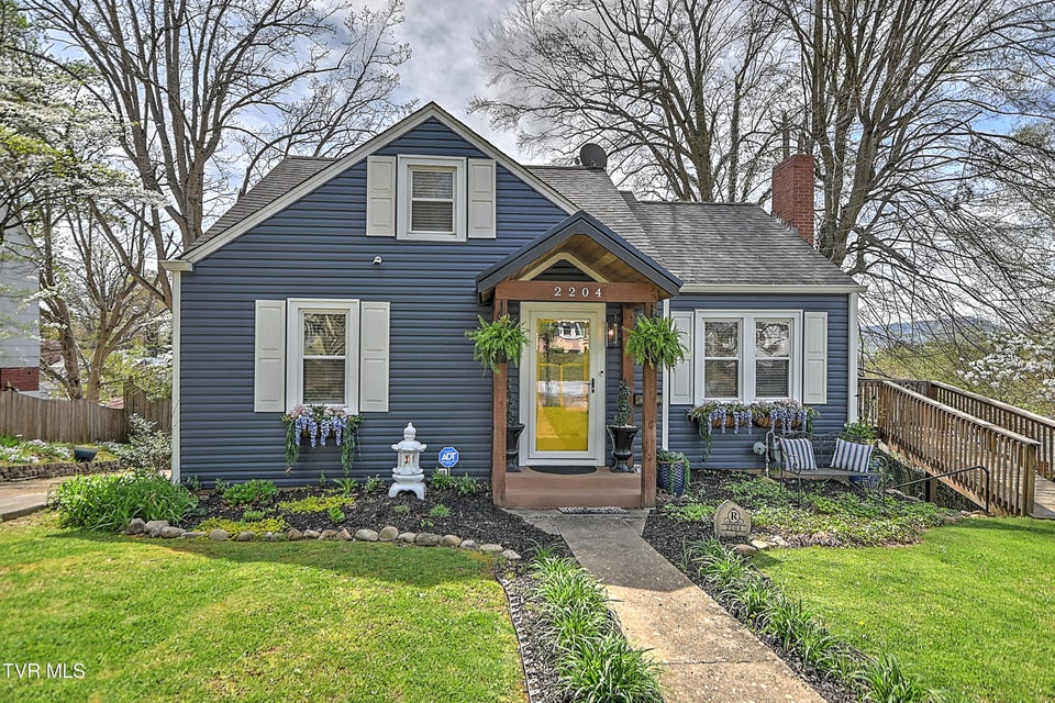 Photo #5: 2204 Cypress Street