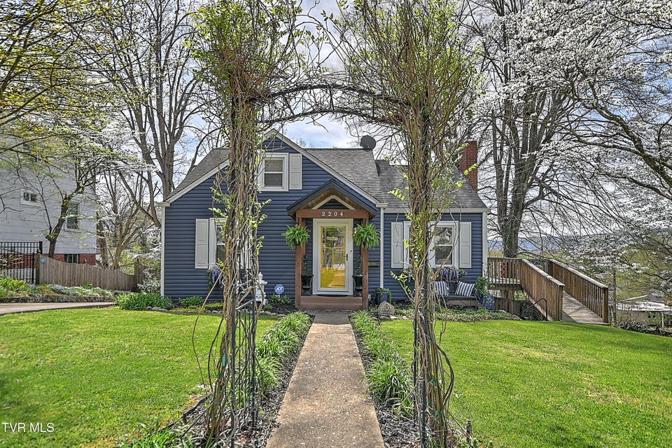 Photo #6: 2204 Cypress Street