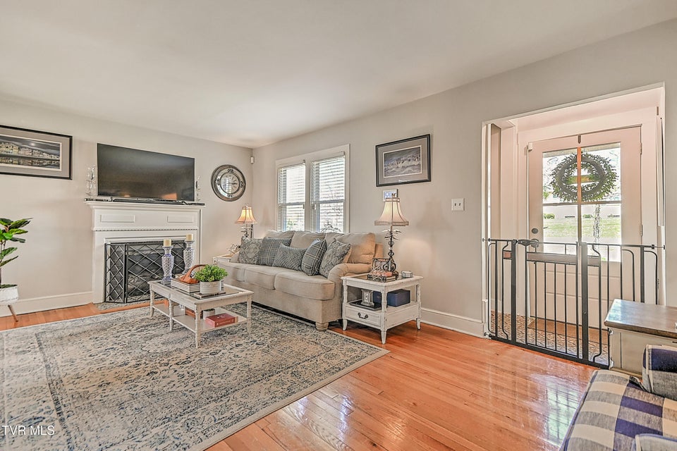 Photo #11: 2204 Cypress Street