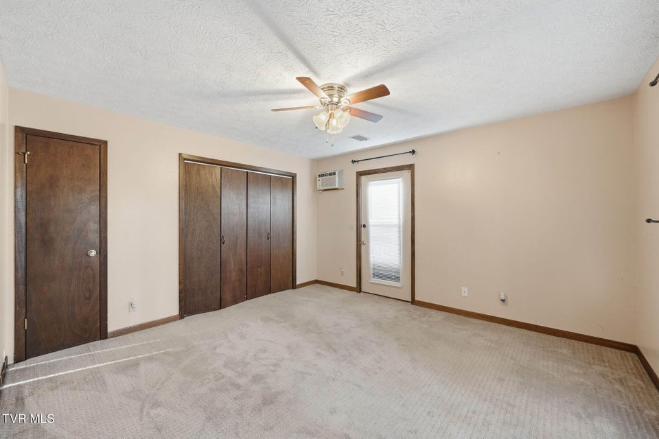 Photo #27: 149 Fern Street