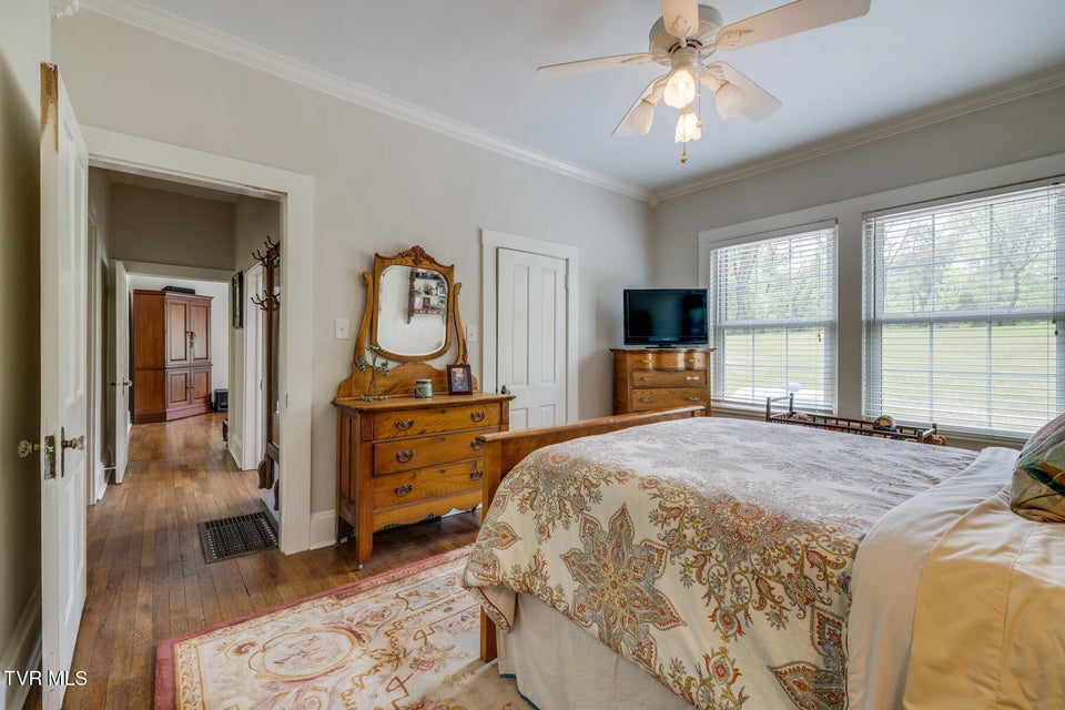 Photo #24: 239 Crestview Street