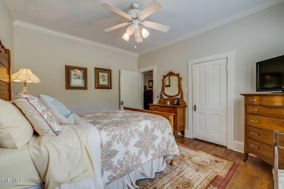 Photo #25: 239 Crestview Street