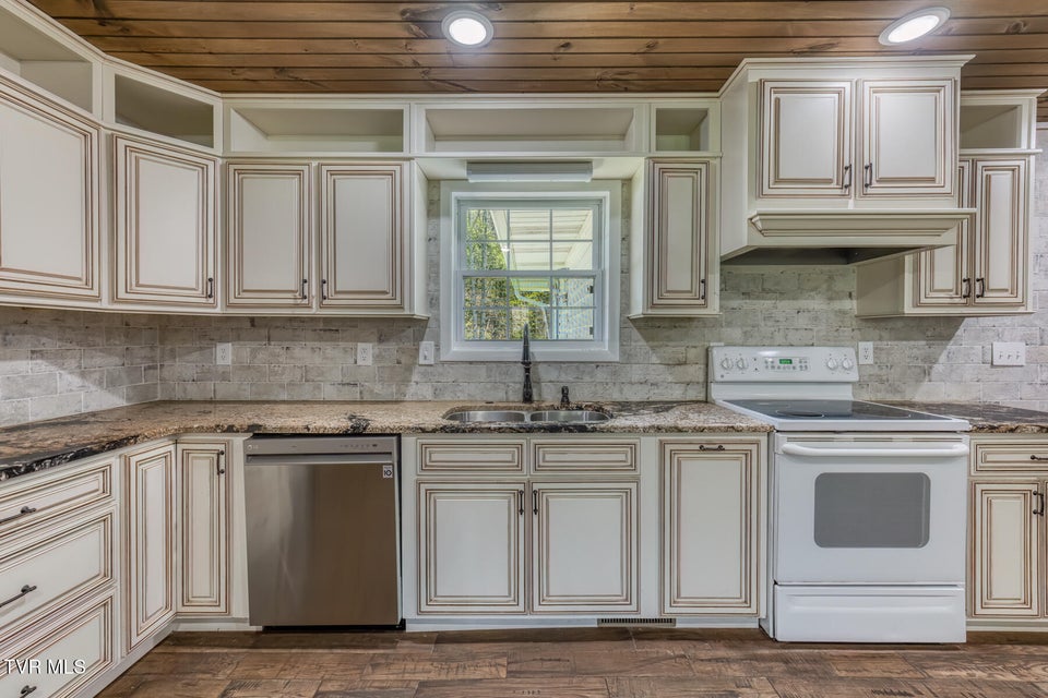 Photo #16: 1658 State Highway 91 