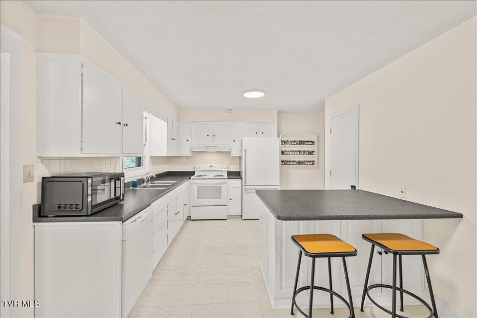 Photo #32: 4 Okeechobee Drive