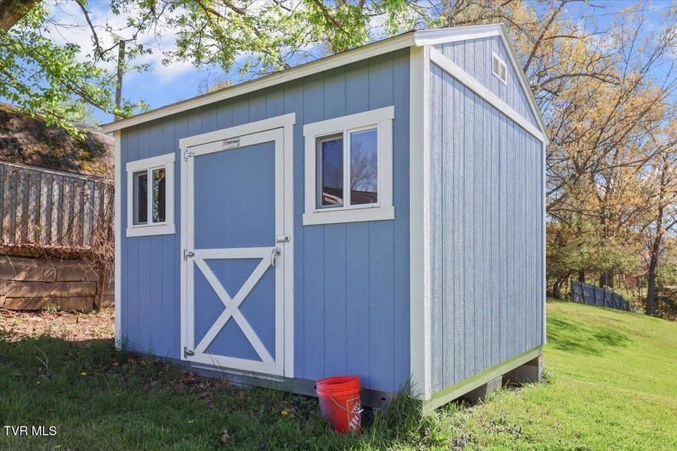 Photo #25: 306 Arbutus Avenue