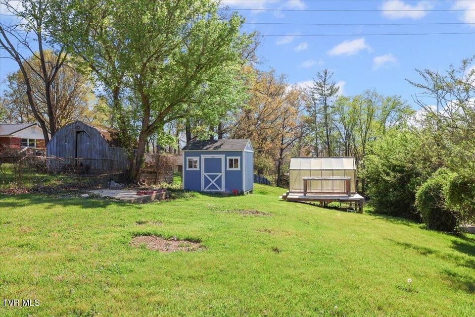 Photo #24: 306 Arbutus Avenue