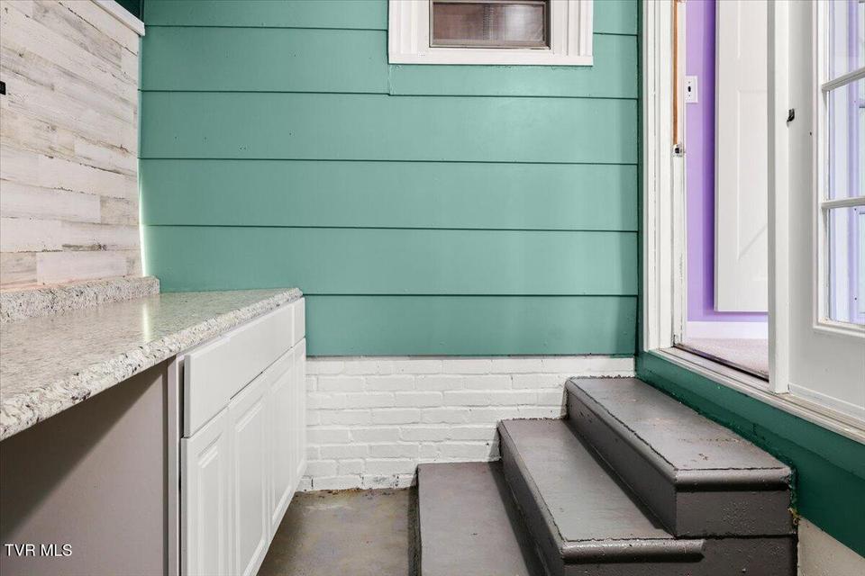 Photo #22: 306 Arbutus Avenue