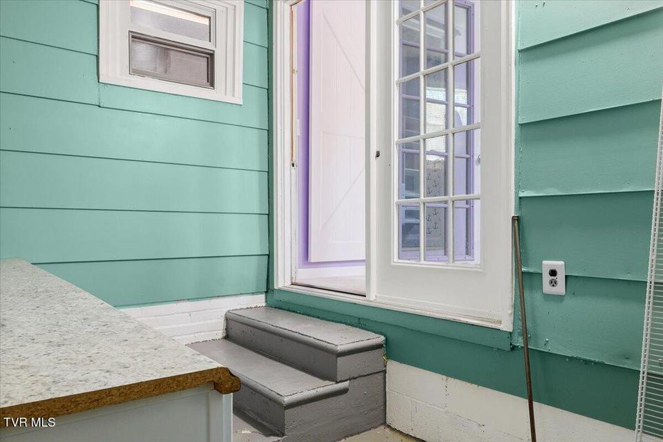 Photo #20: 306 Arbutus Avenue