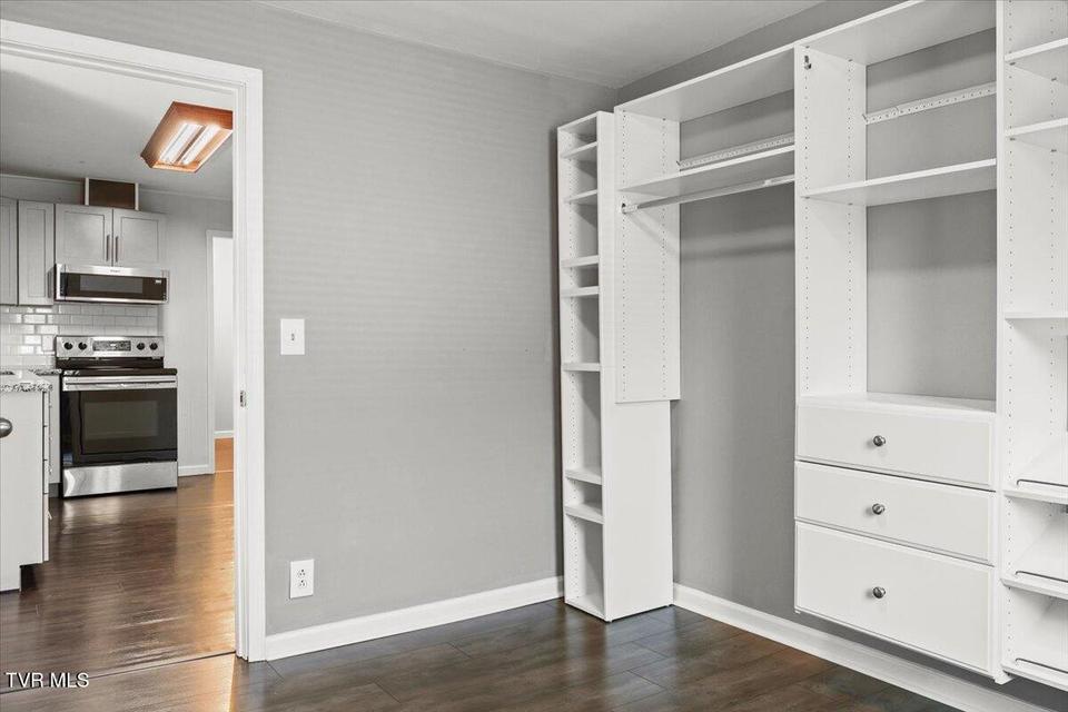 Photo #19: 306 Arbutus Avenue