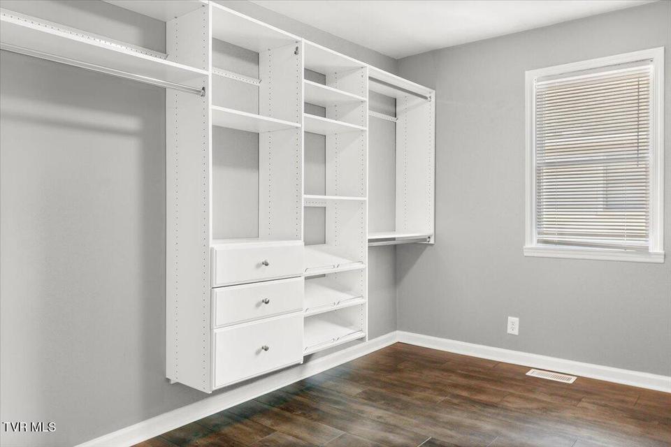 Photo #18: 306 Arbutus Avenue