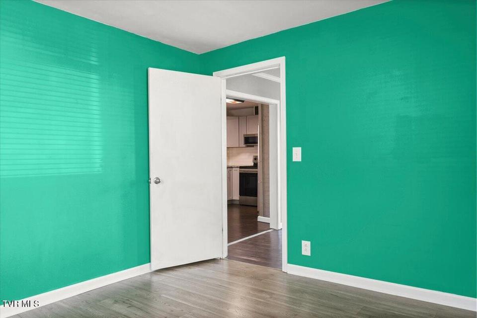 Photo #17: 306 Arbutus Avenue