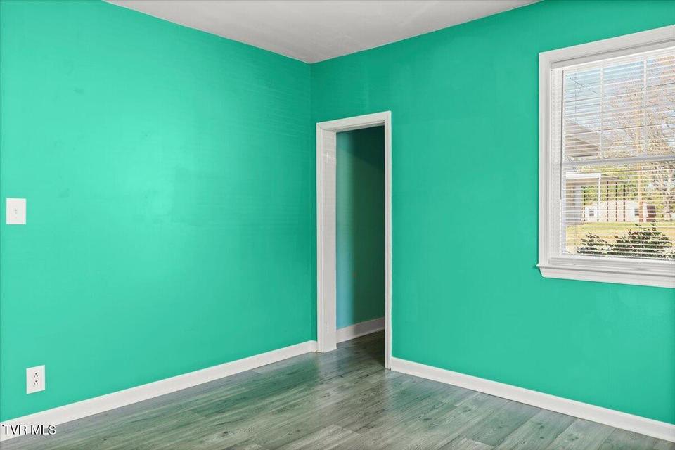 Photo #16: 306 Arbutus Avenue