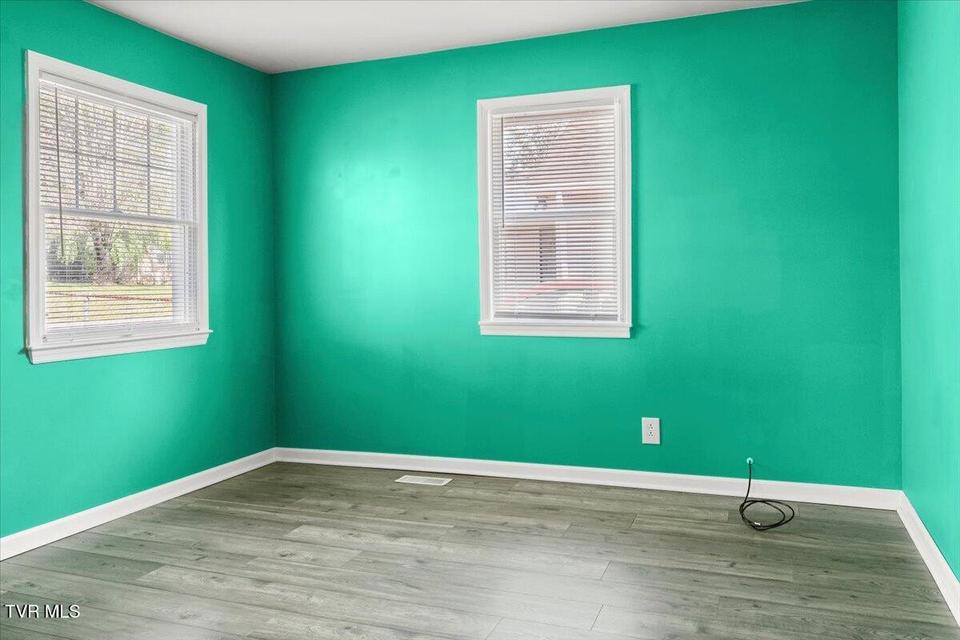 Photo #15: 306 Arbutus Avenue