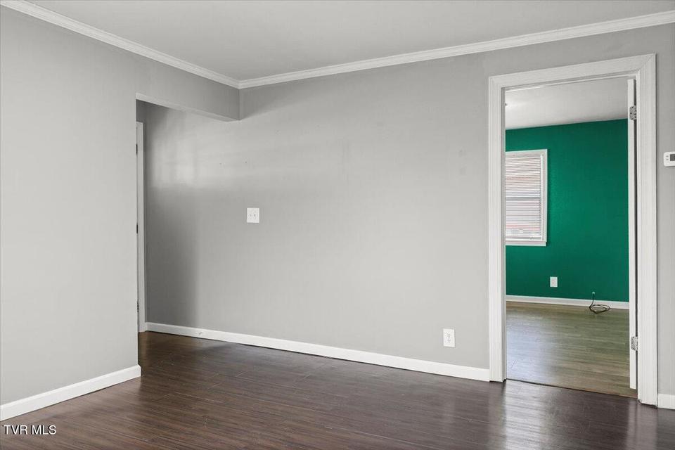 Photo #4: 306 Arbutus Avenue