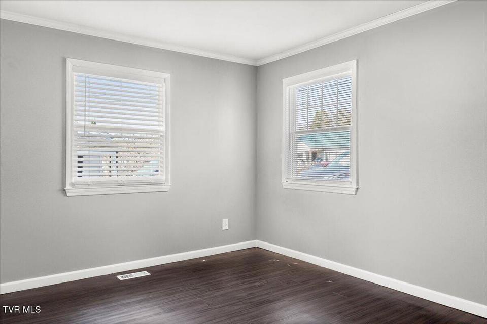 Photo #5: 306 Arbutus Avenue