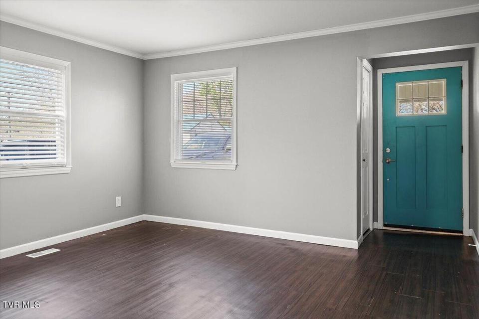 Photo #3: 306 Arbutus Avenue