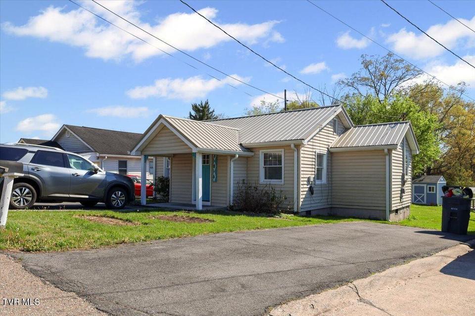 Photo #28: 306 Arbutus Avenue