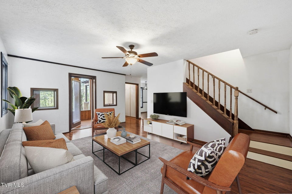 Photo #10: 149 Fern Street