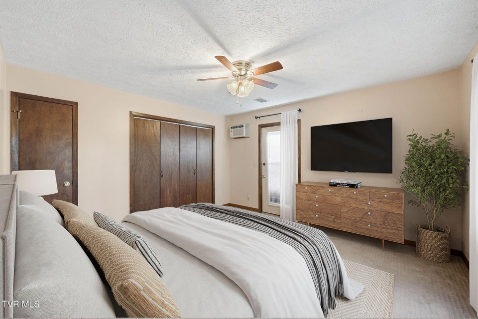 Photo #28: 149 Fern Street