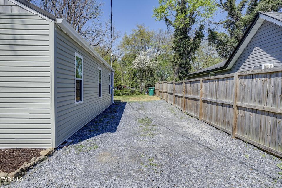 Photo #9: 511 Coffee Street