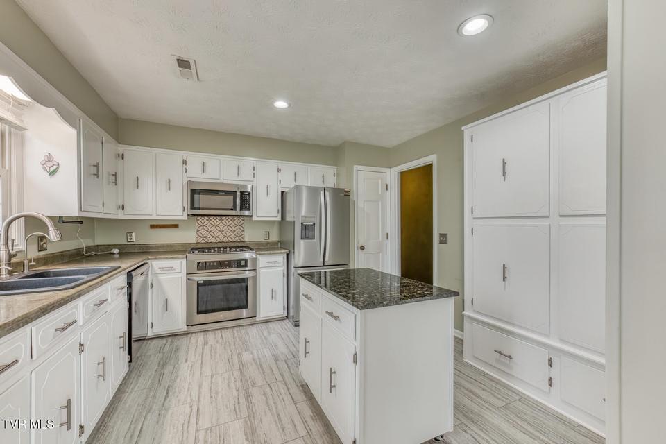 Photo #26: 580 Cedar Street