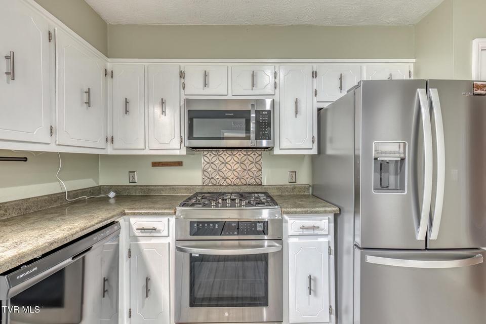 Photo #27: 580 Cedar Street