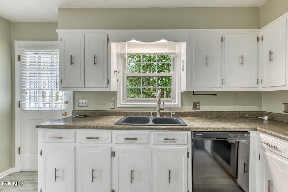 Photo #28: 580 Cedar Street