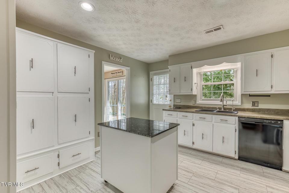 Photo #30: 580 Cedar Street