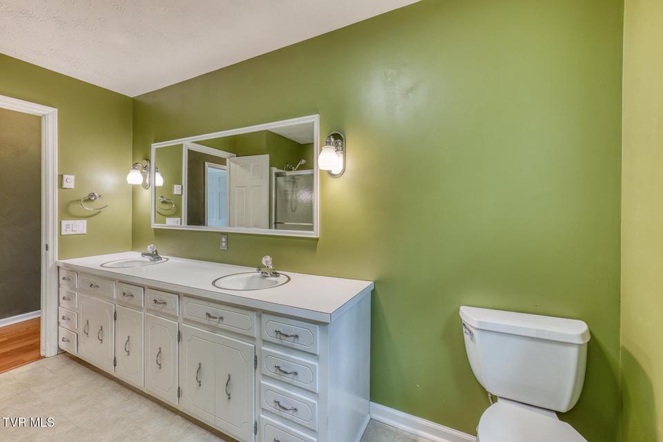 Photo #38: 580 Cedar Street