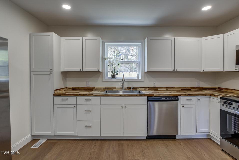 Photo #22: 511 Coffee Street