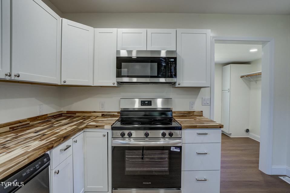 Photo #23: 511 Coffee Street