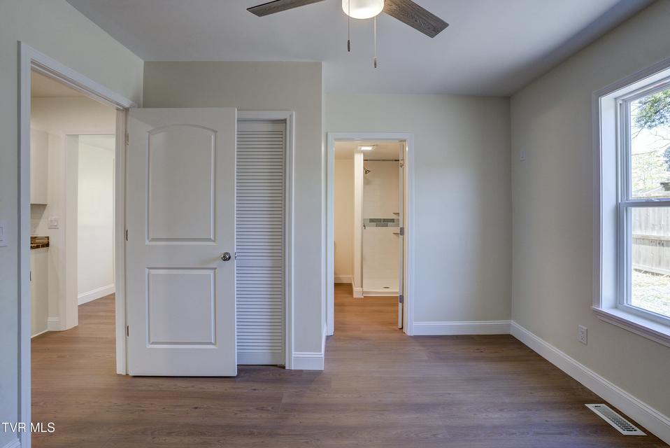 Photo #28: 511 Coffee Street