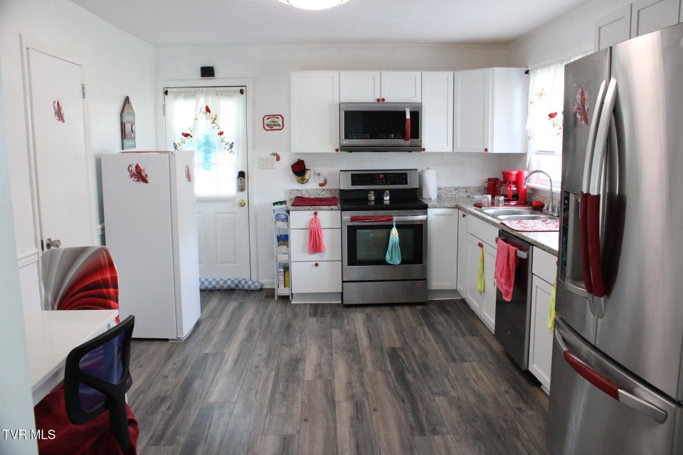 Photo #12: 574 Bailey Street