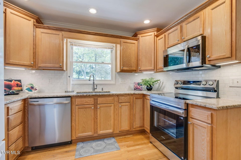 Photo #22: 400 Pactolus Road