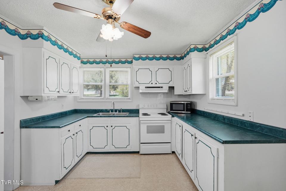 Photo #7: 18 28th North Street