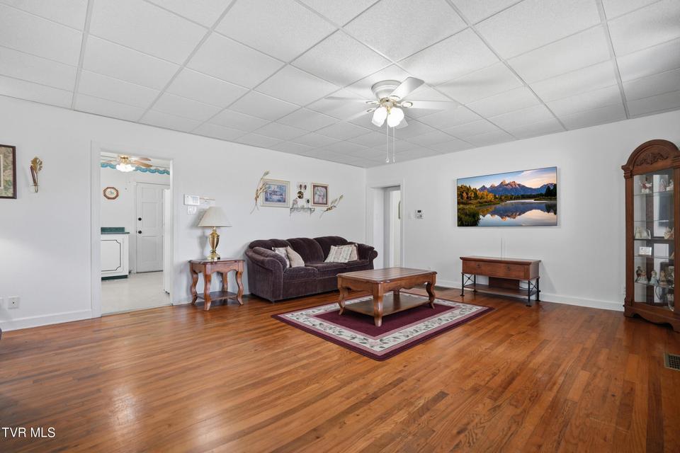 Photo #5: 18 28th North Street