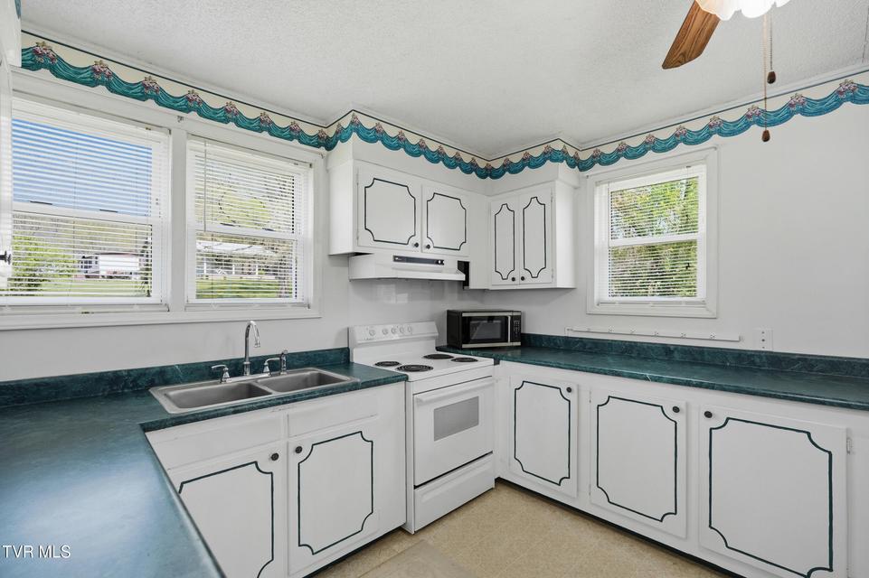 Photo #8: 18 28th North Street