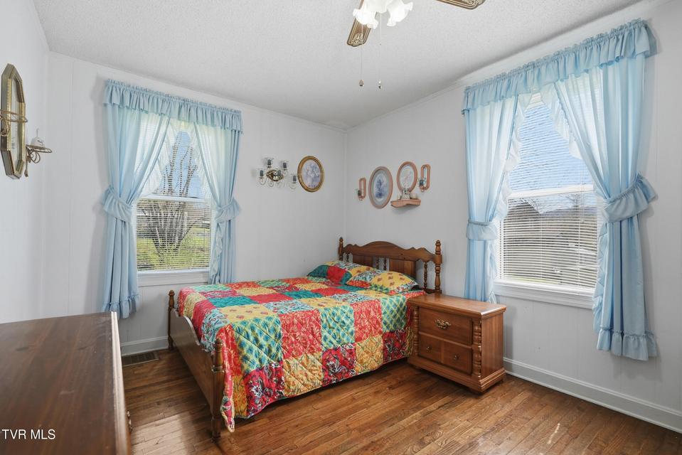 Photo #13: 18 28th North Street