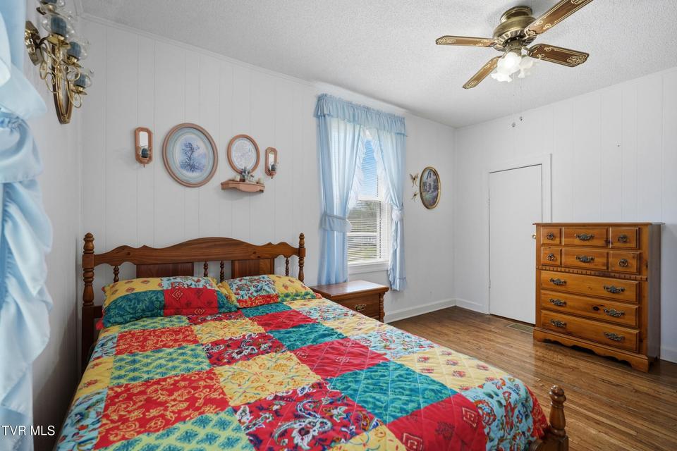 Photo #14: 18 28th North Street