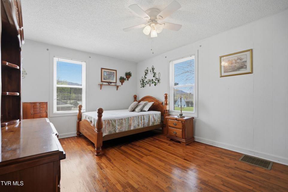 Photo #17: 18 28th North Street